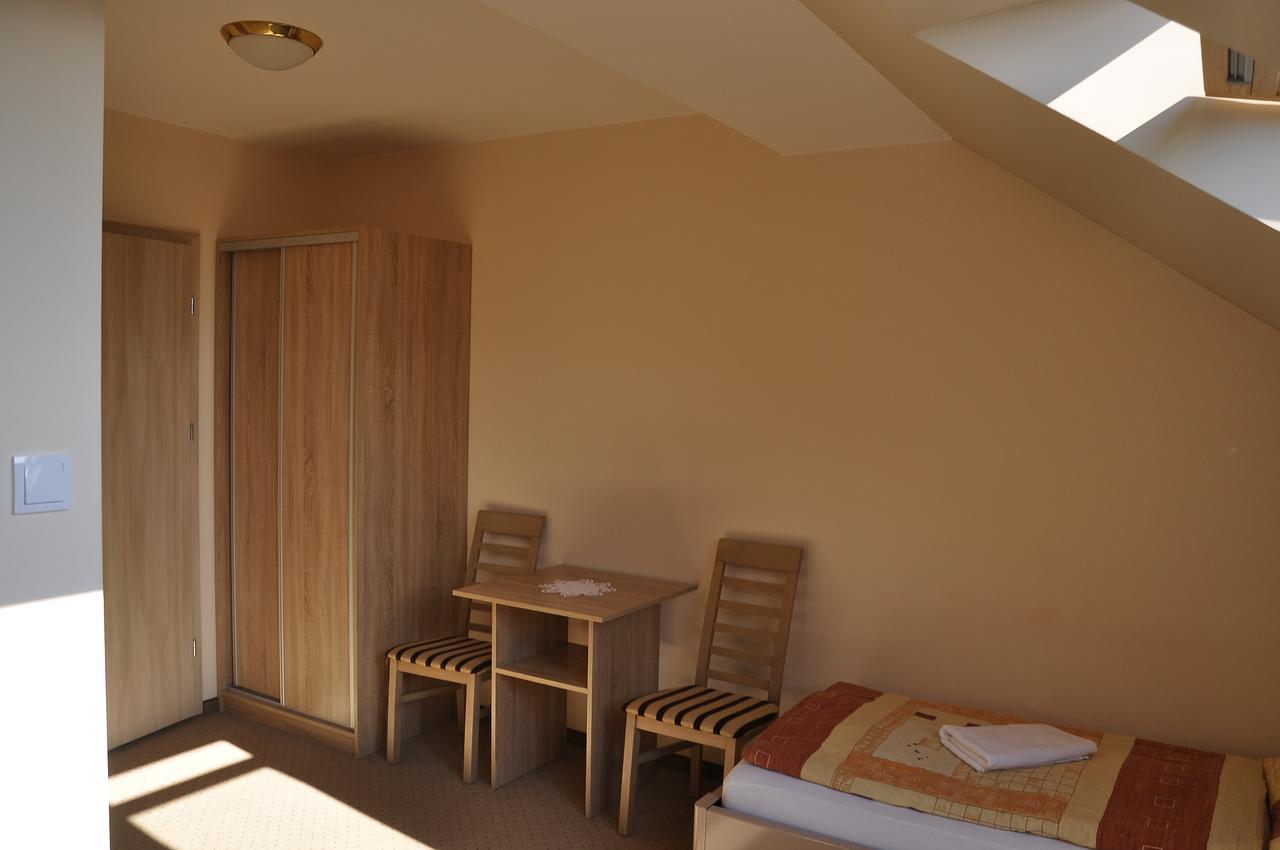 Osrodek Rekreacyjno - Wypoczynkowy Beskidek Hotell Gilowice  Rum bild